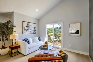 Building Photo - 914 Everett Ave