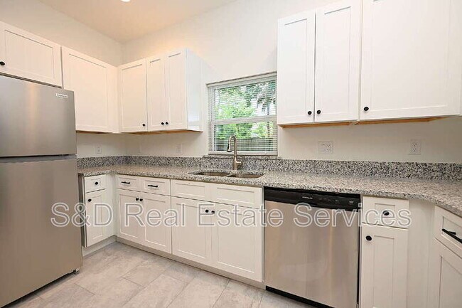 Building Photo - 1011 N Brunnell Pkwy