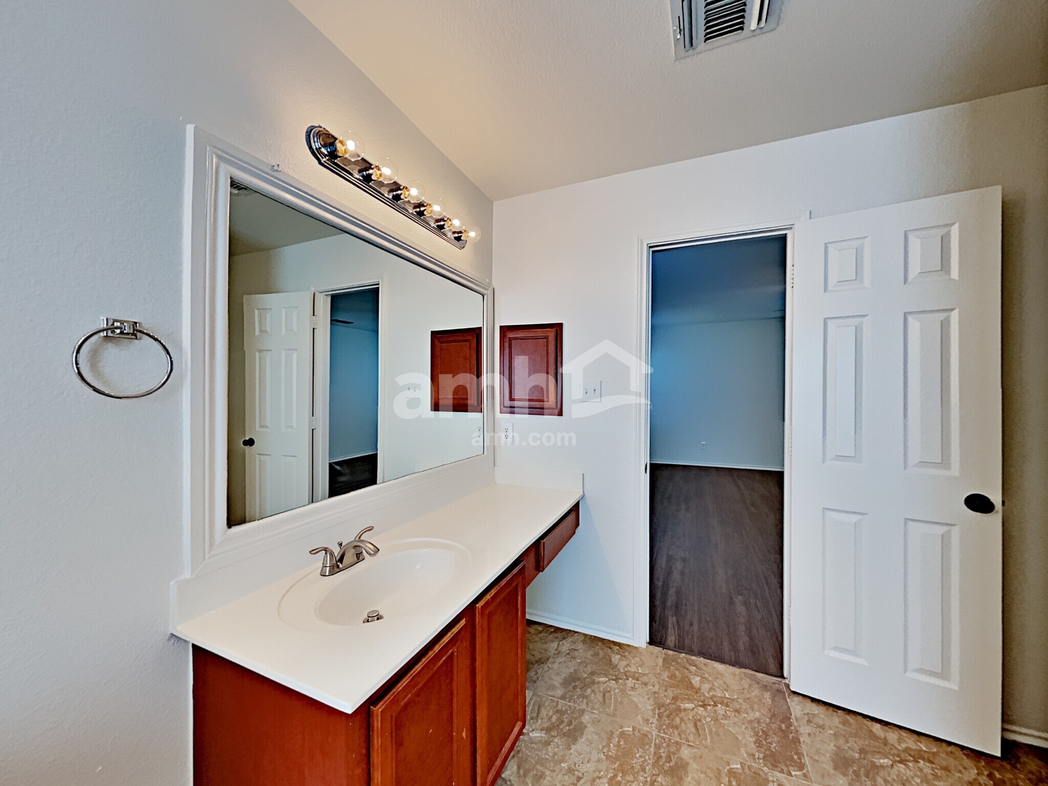 Building Photo - 742 Pinafore St