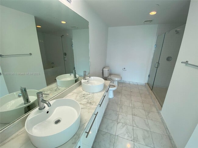 Building Photo - 888 Biscayne Blvd