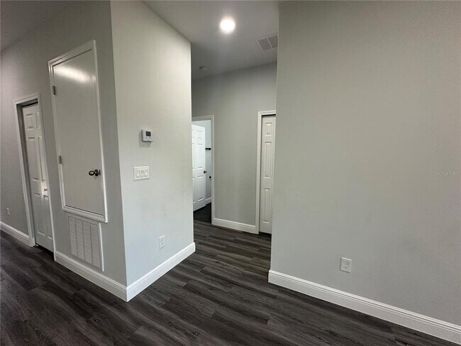 Building Photo - 18115 Cedarhurst Rd