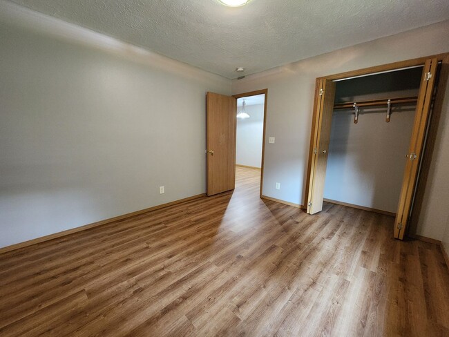 Building Photo - 3868 S Timbercreek Ave