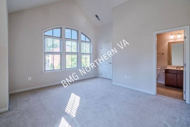 Building Photo - 3316 S Kemper Rd