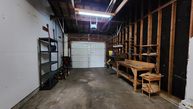 Building Photo - 2421 Adler Cir