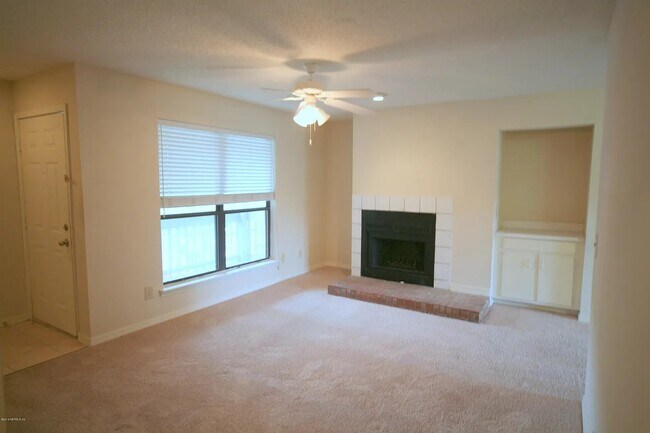 Building Photo - 10200 Belle Rive Blvd