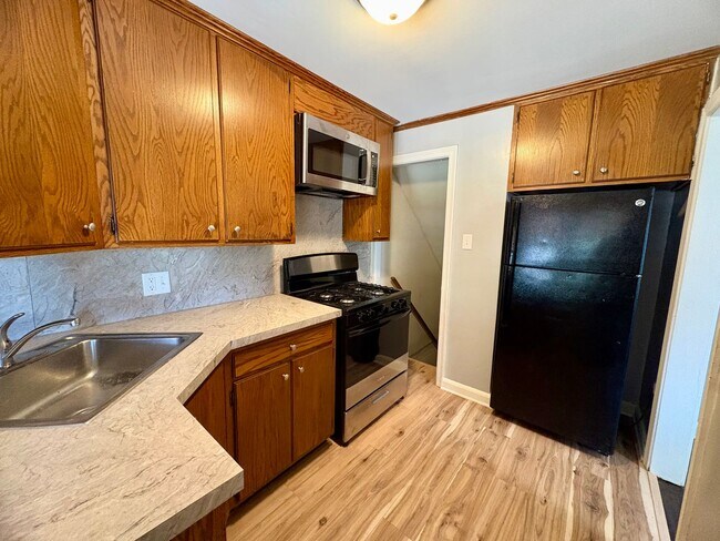 Building Photo - 2 Bedroom Available in Lancaster!