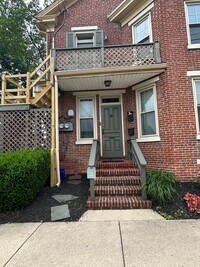 Building Photo - 549 Bridge St