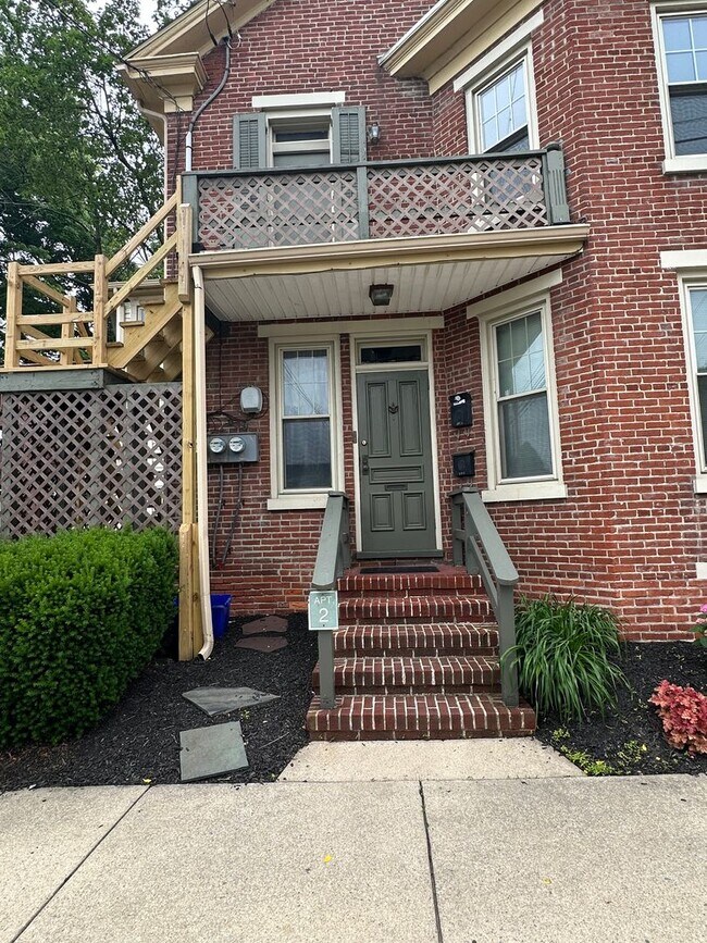 Primary Photo - 549 Bridge St