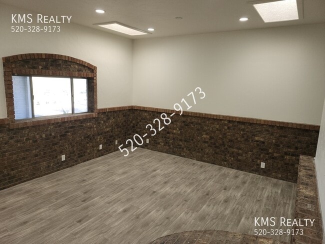 Building Photo - 500 E Eden Pl