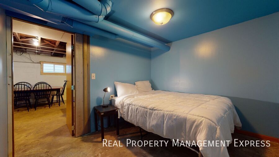 Building Photo - 3 Bed 1 Bath Home near Downtown Sioux Falls!