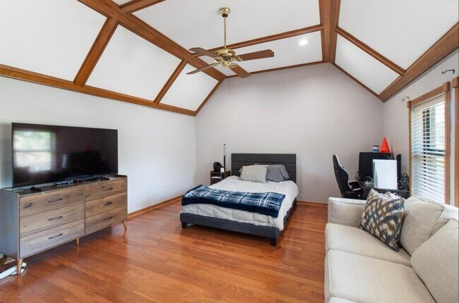 Building Photo - 18234 Knotty Green Dr