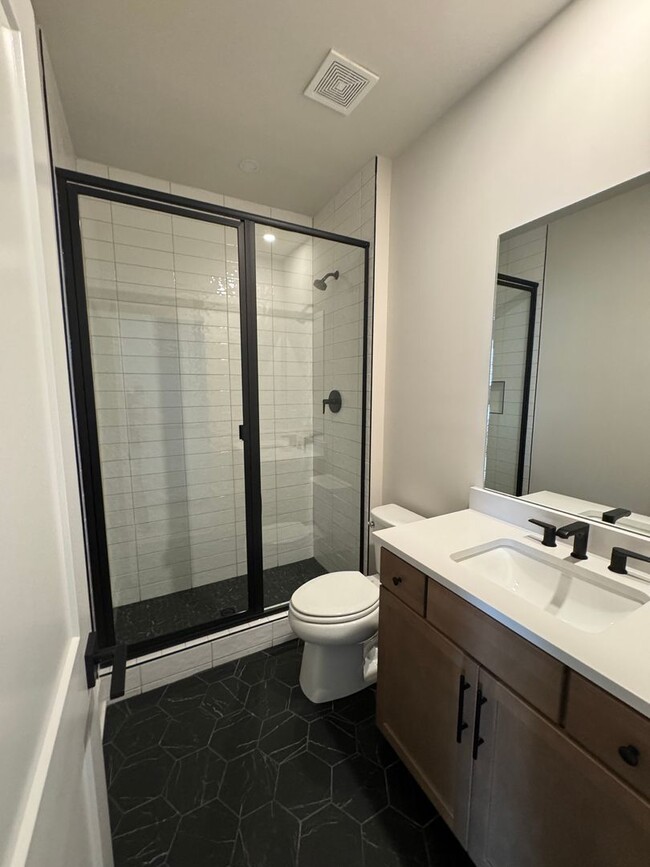 Building Photo - Stylish West Nashville 3 bed 2.5 bath - Pet Friendly