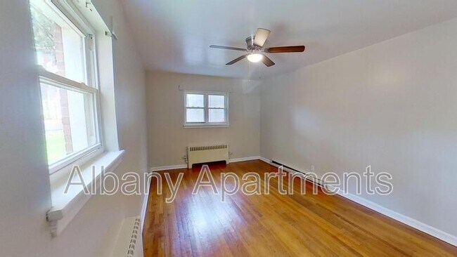 Building Photo - 31 Parkwood St