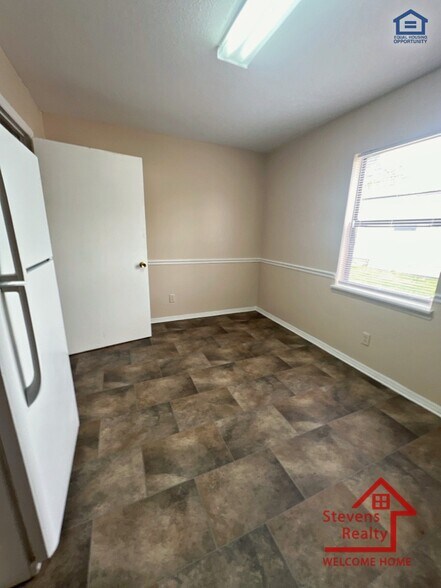 Building Photo - 402 Peek Dr