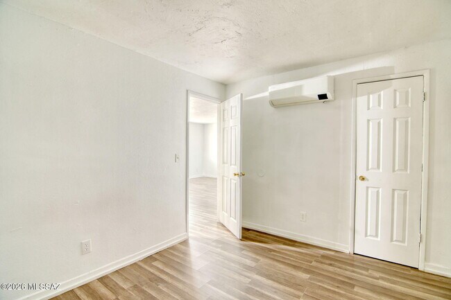 Building Photo - 5653 E 28th St