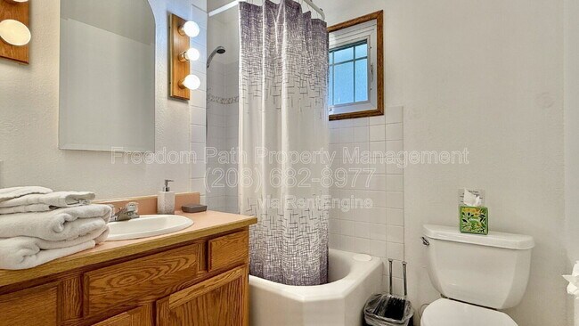 Building Photo - 705 N A St