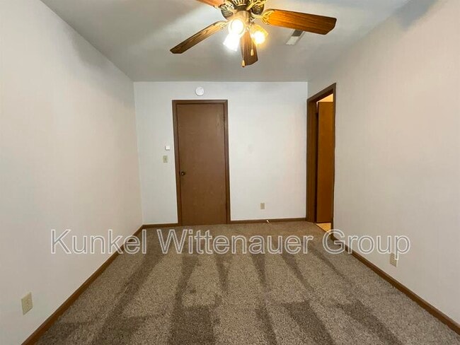 Building Photo - 22 Yorkshire Ln