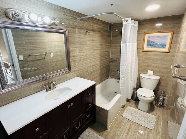 Building Photo - 17021 N Bay Rd