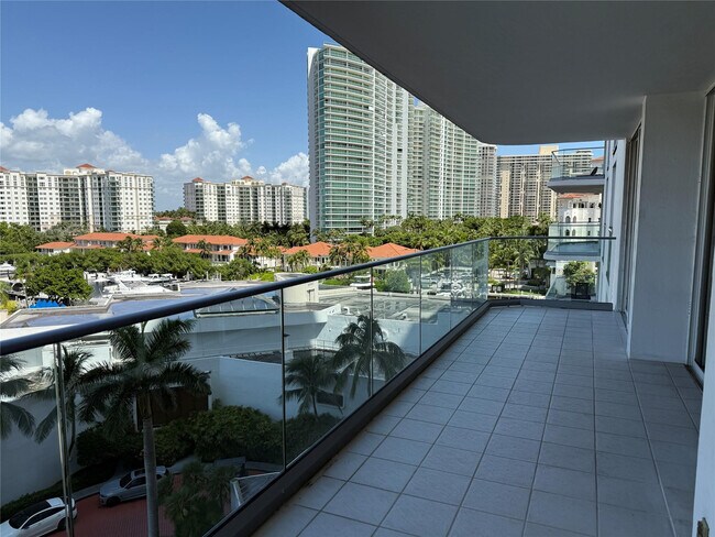 Building Photo - 19707 Turnberry Way