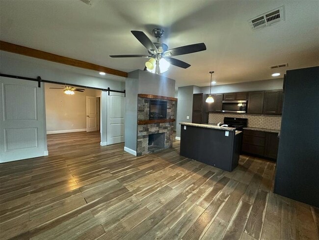 Building Photo - 1628 NE 12th St