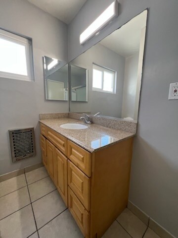 Building Photo - 1336 N Kenmore Ave