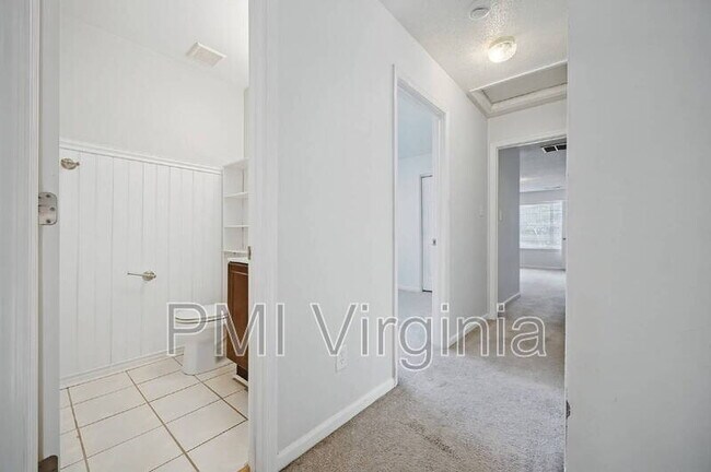 Building Photo - 1213 Ruxton Ct