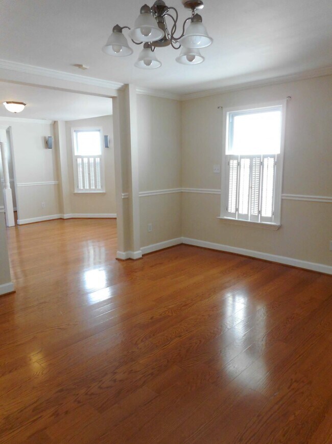 Building Photo - 608 Green St