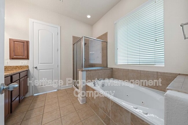 Building Photo - 11230 Begonia rock