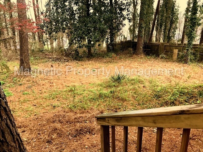 Building Photo - Great Brick Home with a Private Back Deck!