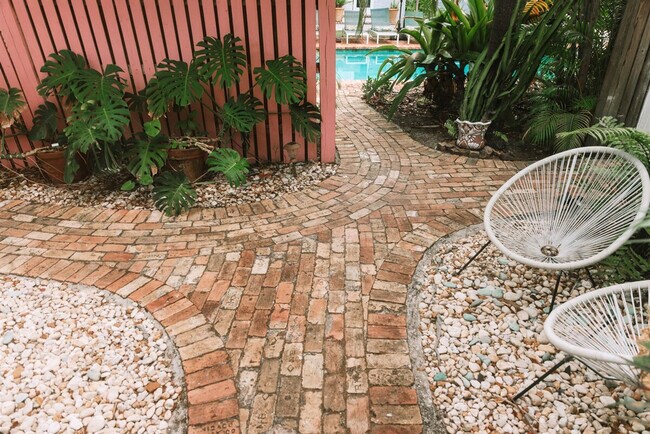 Building Photo - 446 27th St