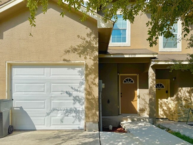 Building Photo - 3 bed 2 bath townhome in Leon Valley near ...