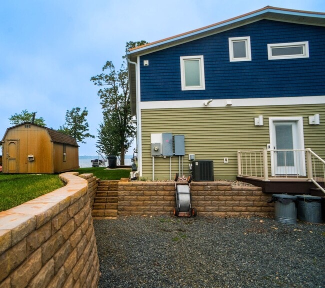 Building Photo - FULLY FURNISHED LAKE HOME