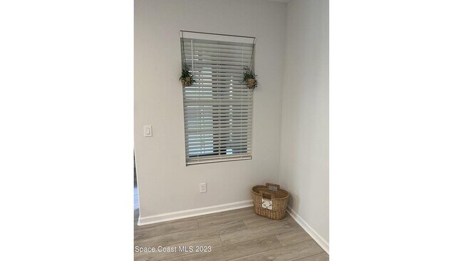 Building Photo - 754 Carlsbad Dr
