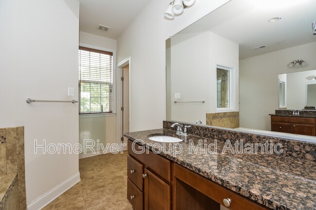 Building Photo - 6804 Osborne Hill Dr