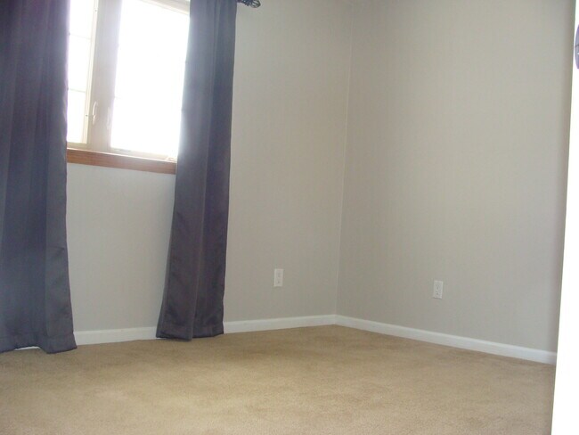 Building Photo - 300 Chatfield Ln