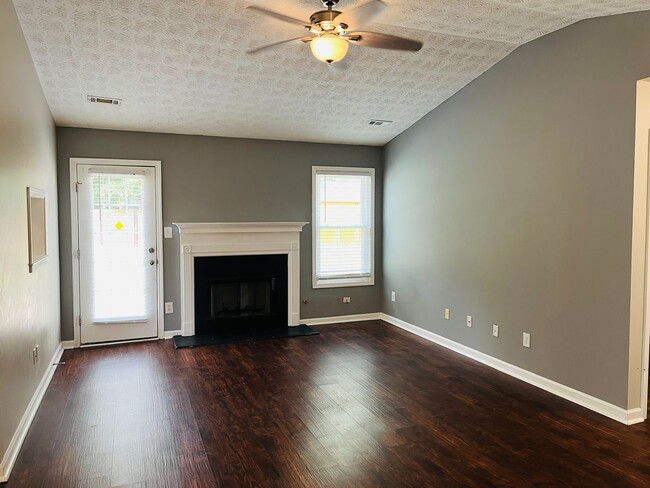 Building Photo - Wow! Renovated 3 bedroom 2 bath home in Ca...
