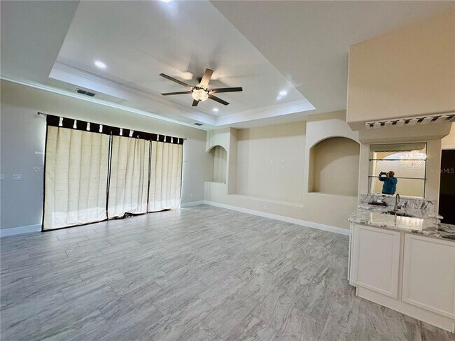 Building Photo - 5780 N Lena Dr