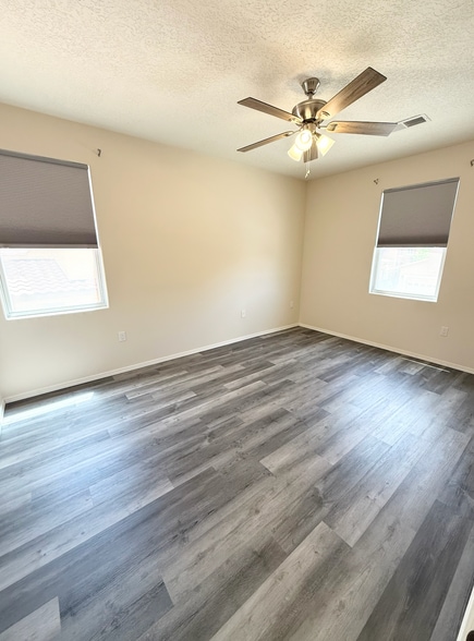 Primary Bedroom - 601 Menaul Blvd NE