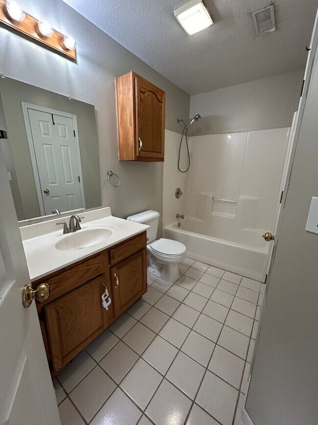 Building Photo - 5559-5561 Pinehurst Ln