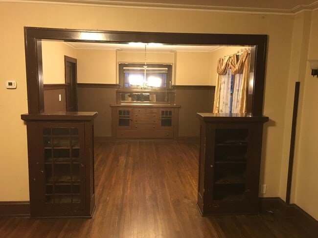 Building Photo - Charming 3 bedroom 1 bath in University/Lexington neighborhood!