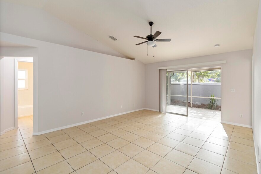 Building Photo - 1612 Summer Breeze Way