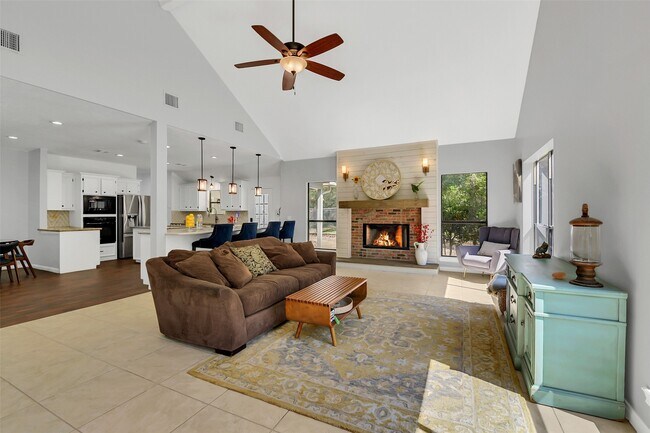 Building Photo - 44 Lake Forest Cir