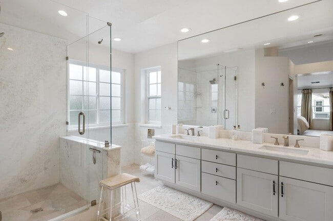 Building Photo - 142 Monaco Dr