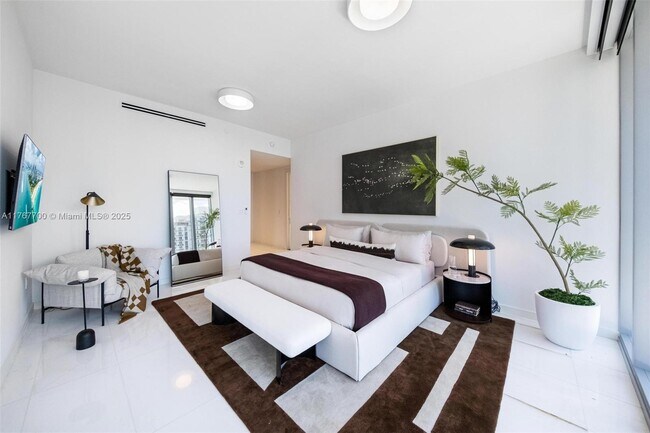 Building Photo - 300 Biscayne Blvd Way