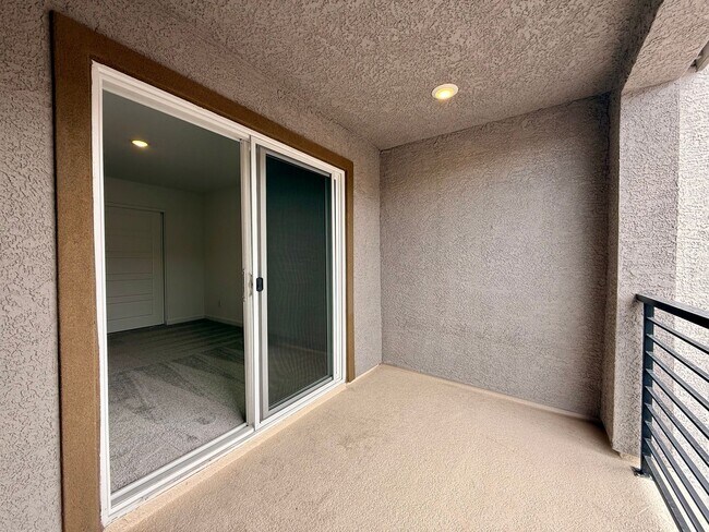 Building Photo - BRAND NEW 3 BED 2.5 BATH 2 BALCONY 2 CAR GARAGE TOWNHOUSE IN HENDERSON FOR RENT!!
