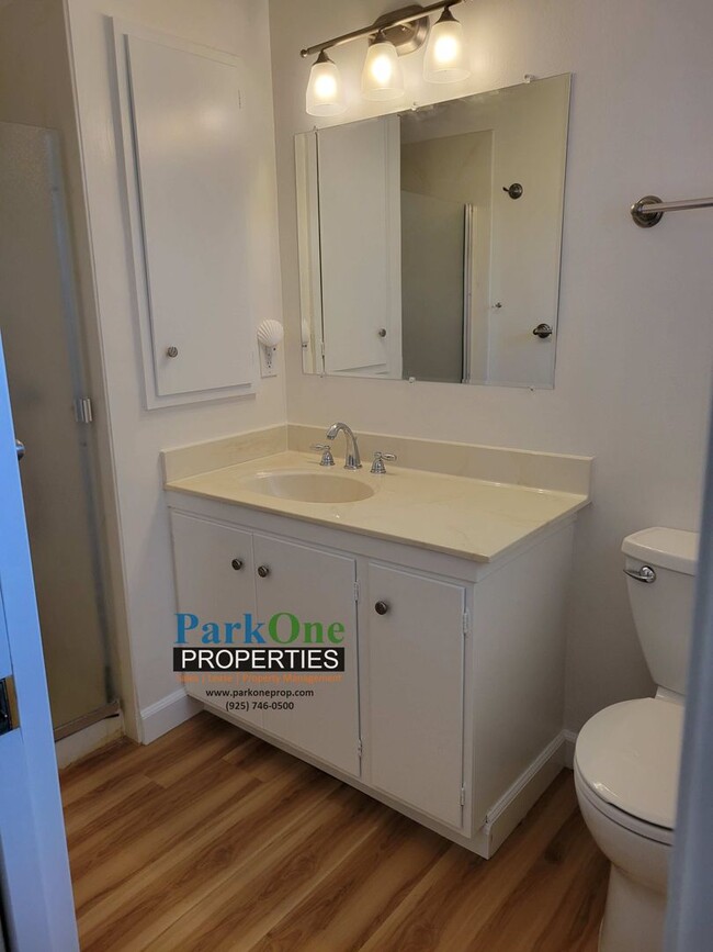 Building Photo - COMING SOON! Spacious single level Woodlan...