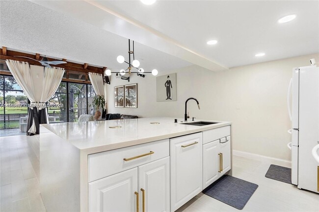 Building Photo - 1281 W Fairway Rd