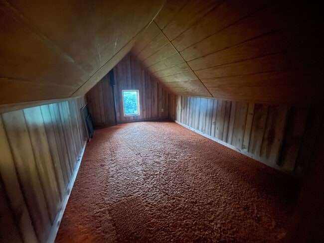 Building Photo - 3 Bedroom Kenwood Home