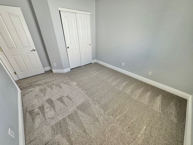 Building Photo - Stunning 4 bedroom home offering comfort and space in North Las Vegas