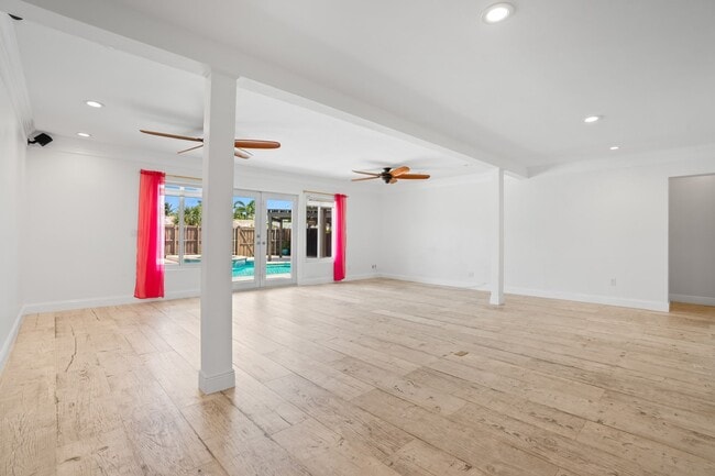 Building Photo - 4215 Roosevelt St